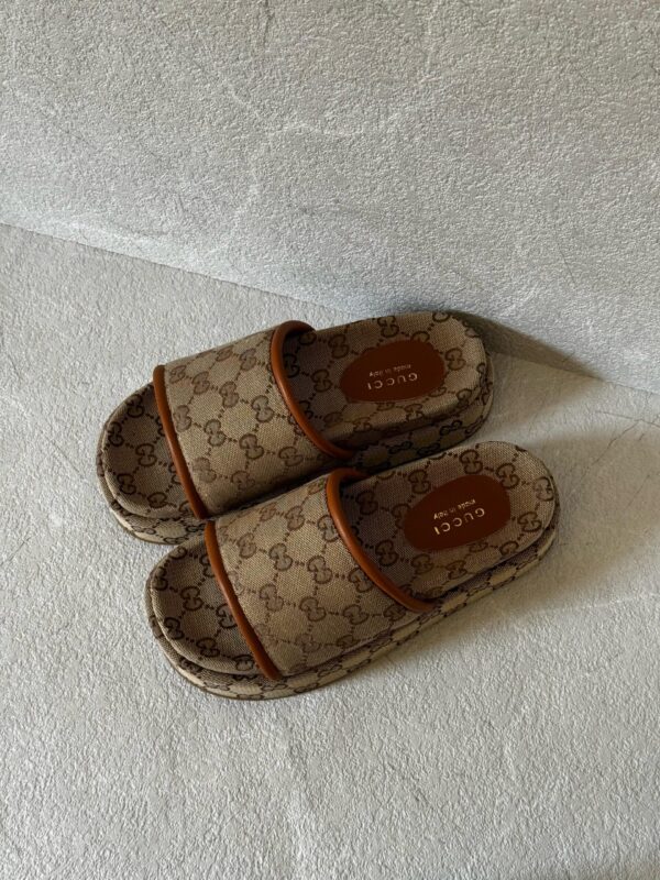 Gucci GG Platform Slides