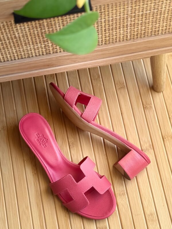 Hermès Oran Sandals – Pink Leather Slides