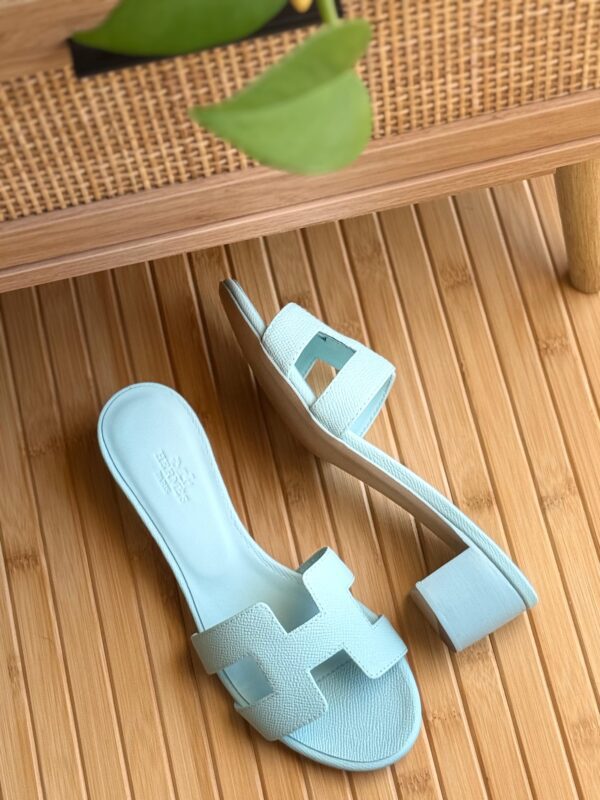 Hermès Oran Sandals – Pink Leather Slides