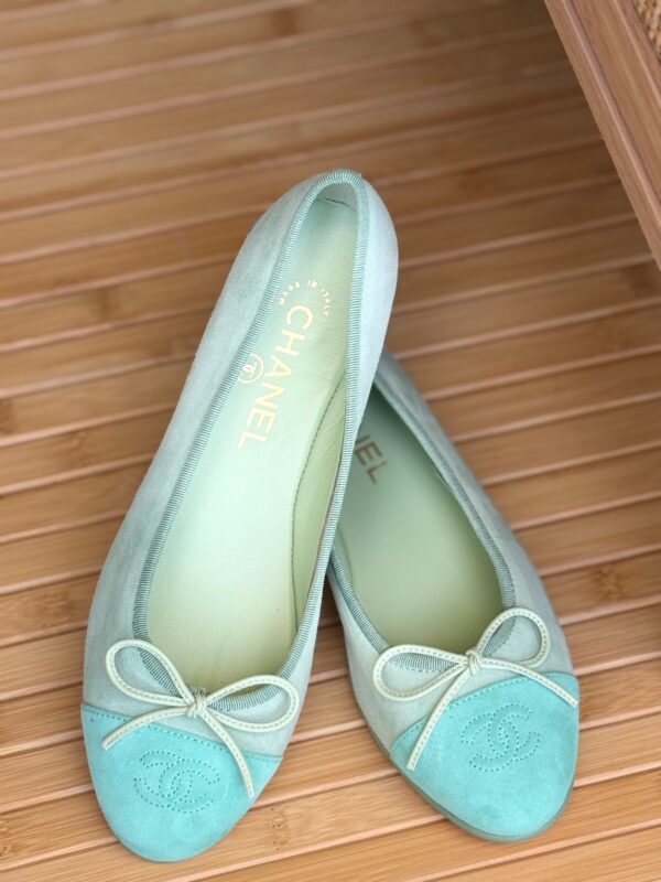 Chanel Suede Ballerina Flats – Mint Green Elegance