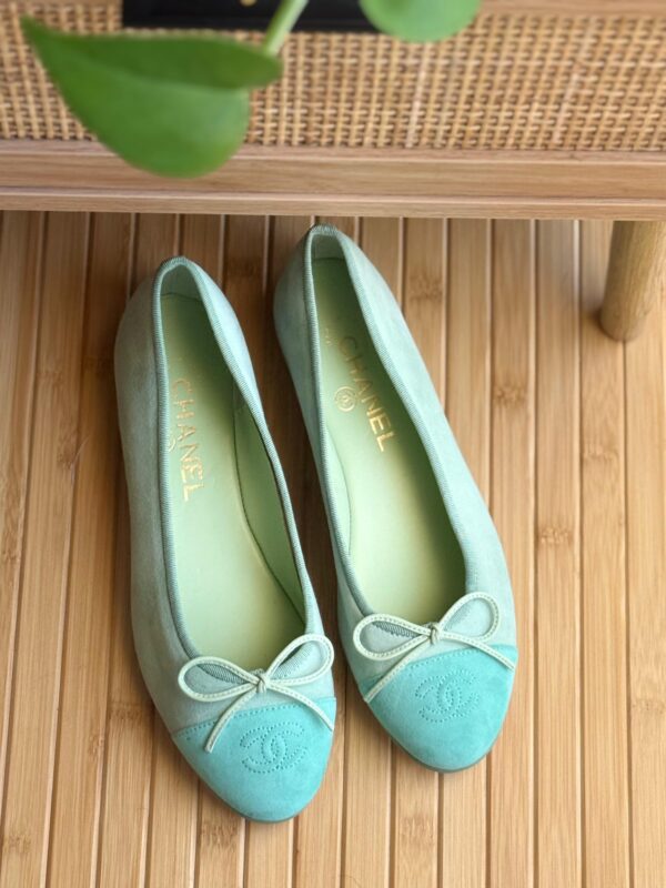 Chanel Suede Ballerina Flats – Mint Green Elegance