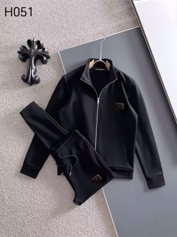 “Premium black tracksuit for men – zip-up jacket and joggers set”